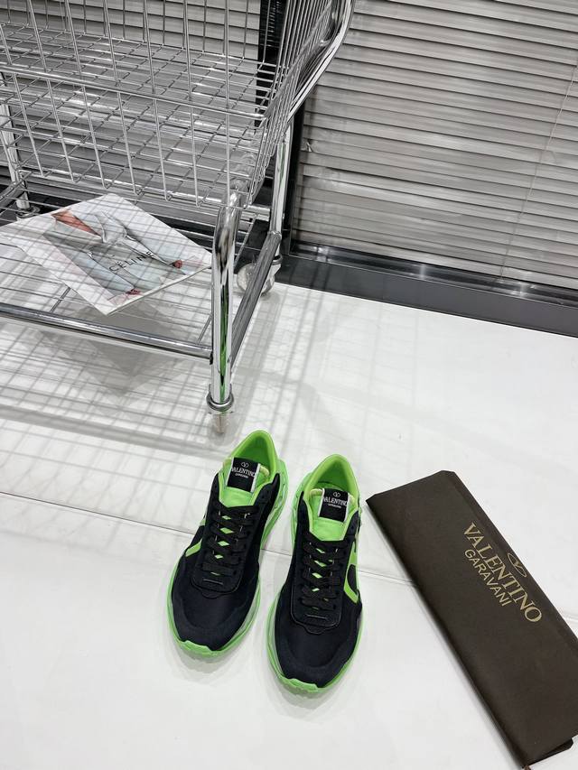 实价： 限男款 顶级版本 Valentino华伦天奴V家 新款Netrunner系列 休闲 气垫 运动鞋 原版购入开发 做货 各种色彩搭配吸睛十足，激活魅力无限