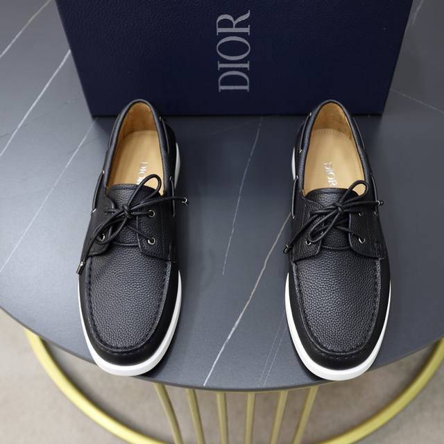 出厂价Pp： 品牌：迪奥Dior 标准码：男码38 44 45可以定做 等级：官网同款 材料：原版牛皮拼接 牛皮内里 原版Tpu耐磨柔软大底 款式类别：休闲运动
