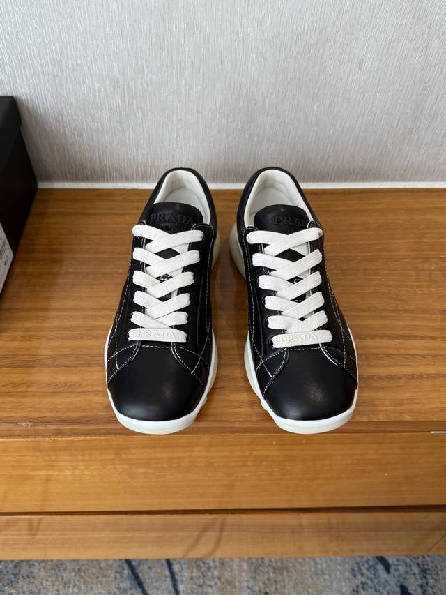 代购级别 Prada Ss25 New Arrival～ P家春夏新款休闲运动鞋 好看又好穿 秒被种草又是一款断货王 小羊皮超柔软～超舒服～日常通勤必备单品！