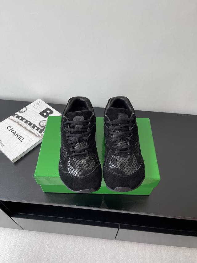 男款10Bottega Veneta 爆款 Bv Orbit 情侣款休闲老爹鞋 超轻便超舒适的复古风运动鞋 女明星们都在穿的时髦单品 采用进口科技材料搭配网面