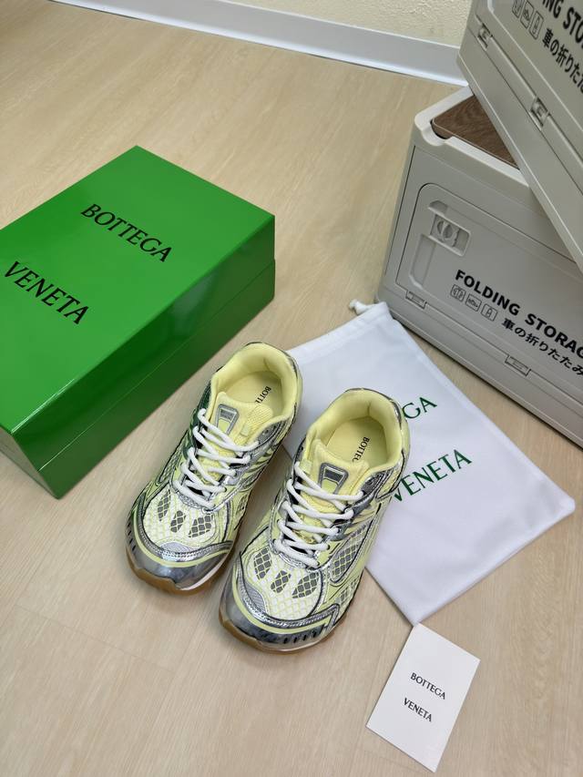 最全色 Bv Orbit运动鞋 王一博 同款 老爹鞋 Runner运动鞋，采用轻质科技网布面料。 搭配几何图案设计橡胶外底。 黄色 女款 王炸系列 高版本 认准