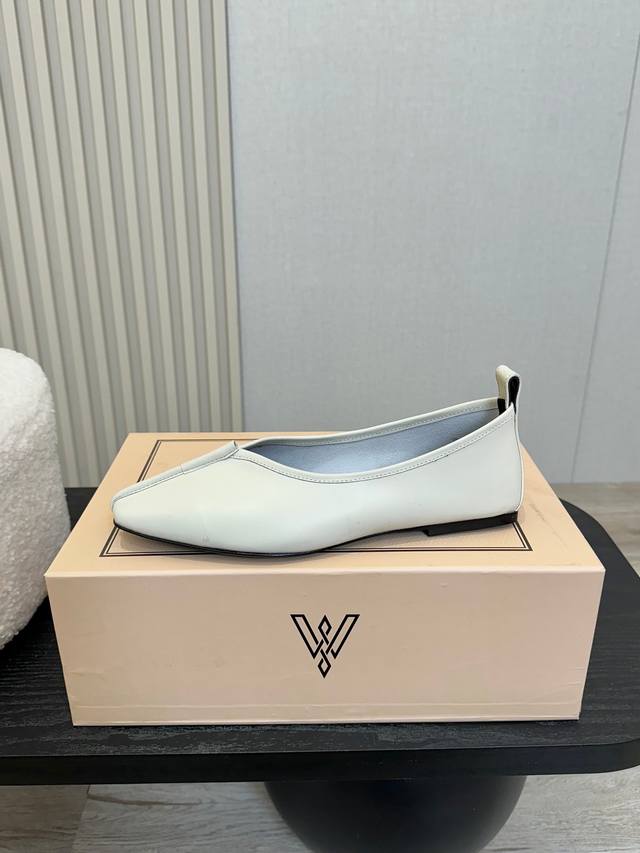 vanda Novak 小众 耗时3个月研发 鞋跟独特设计酒杯 重磅系列 众多联手意大利品牌 推出高级感满分的鞋款系列 火遍Ins神仙绝美神靴，海外博主疯狂打C