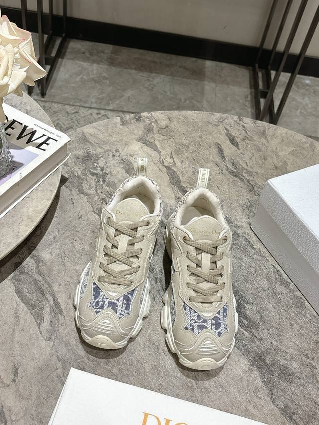 最新爆款 明星款2025主推爆品 全新发售的迪奥 Dior Chrono 新款休闲运动鞋跑鞋老爹鞋 真的酷毙了，未来感十足原版完美复刻！全对版材质 模具！！35
