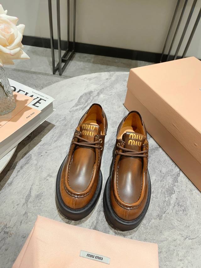 顶级品质 ,, Miu Miu Fw24 New Arrival～ 缪缪 秋冬新款厚底乐福鞋 两孔系带厚底 点缀Miu Miu字母Logo 多了点辨识度 很耐看