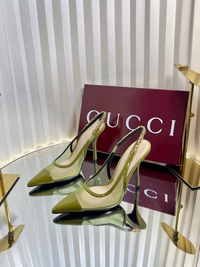 顶级版本 Gucci古驰女士G女士尖头银质感小字母Logo跟鞋火爆全网100周年秀场大爆款无原版不开发购买原版一比一完美复刻 ，黑色内里金属链条 面料：进口网面