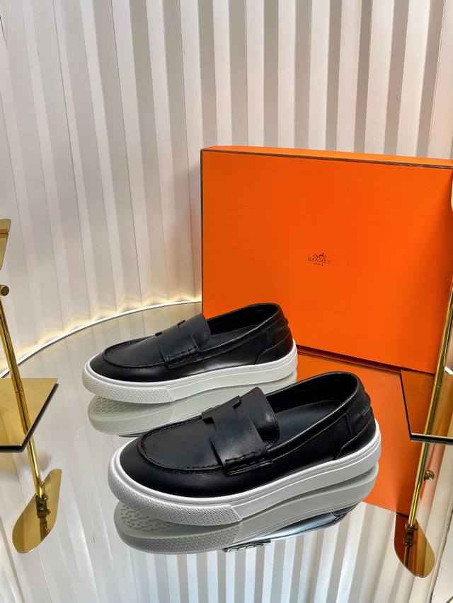 男码+10 情侣款 Herm*S 爱仕Kelly鞋扣休闲乐福一脚蹬鞋上线！ 市场最高版本！代购级别品质！贵族气质！ H家族很少出平底休闲鞋而且是搭配经典镀钯Ke