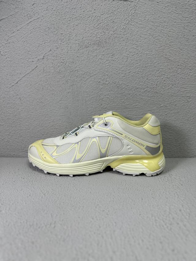 kith X Salomon萨洛蒙 Xt-Whisper 舒适防滑耐磨 低帮跑步鞋 男女同款 香草白 Size：35 36 36.5 37.5 38 38.5