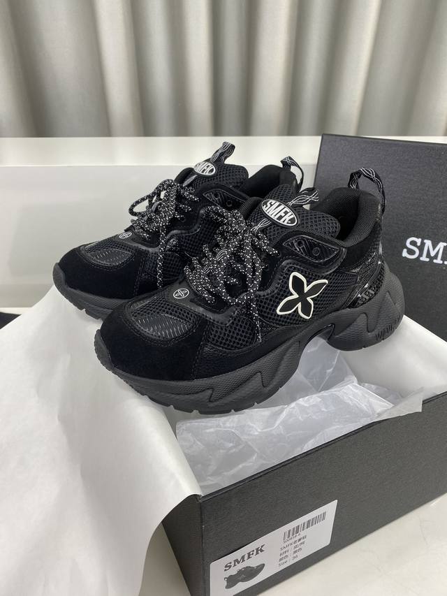 冲量价: Smfk这期新品太炸裂了 十字花老爹鞋从新品曝光的时候就已经问爆了 上脚版型巨正←超扱増高哦 鞋子也不会特别的重，暴 走也不会累 顶级版本原版购入开发