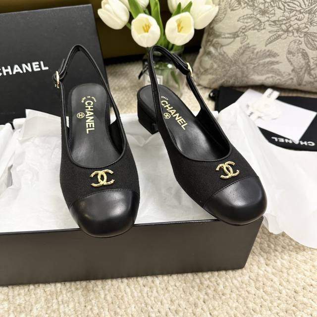 代购版 Chane L 24A New Arrival～ 小香家24手工坊 Slingback 小方跟搭配小方头，点缀烤漆双C扣件 精致乖巧，气质拉满 小牛皮鞋