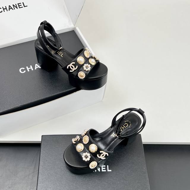 工厂P价 高版本！！太美啦Chanel2025新款厚底高跟防水台恨天高凉鞋 真的太美啦吧！ 香奈儿属于夏天的颜色 仙女必备爆款 太喜欢这双鞋了 Chanel 2