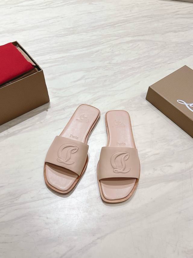 顶级版 原版盒 Christian Louboutin 2025S原版开模一比一开模Cl休闲一字平底拖鞋 材质：头层高光小牛皮 内里：粒面珠光羊皮里 大底：原版