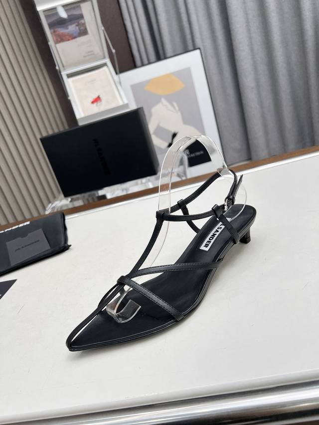 高品质出厂 小细跟小众潮牌网红款 Jil Sander 吉尔 桑达早春凉鞋系列！春夏最新爆款时髦高跟尖头带子凉鞋 这款真的绝了 时髦到飞起 想不到有任何理由可以