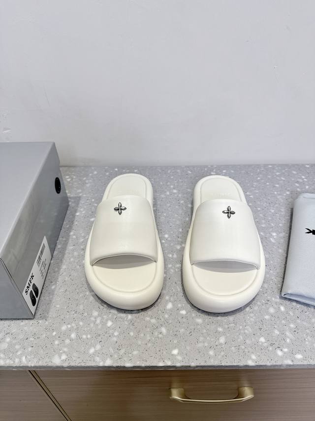 smfk 小众潮牌 25Ss春夏新款 厚底 面包 拖鞋系列 有点野性有点个性，这一季的Smfk真的让人心动不已，无论是豹纹还是毛拖简直直击内心！ 超级炫酷，家人