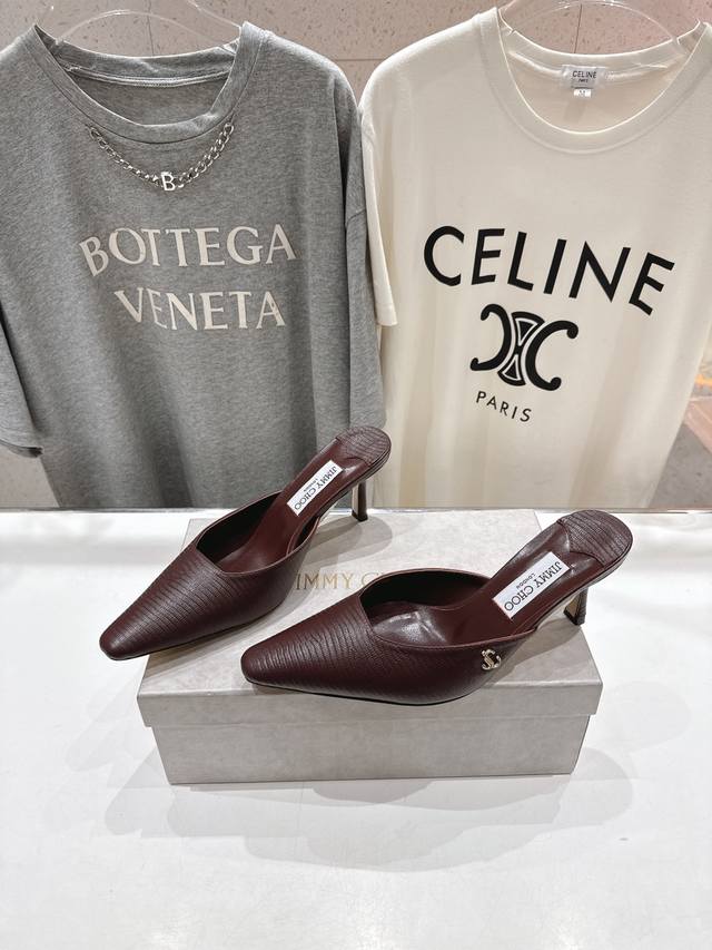 高版本出厂 Jimmy Choo*｜Jc 吉米周2025Ss新款简约尖头高跟鞋半包拖鞋 原版套楦，完美的线条，简约大气上脚显气质粗跟舒适百搭，还能拉长双腿显高显