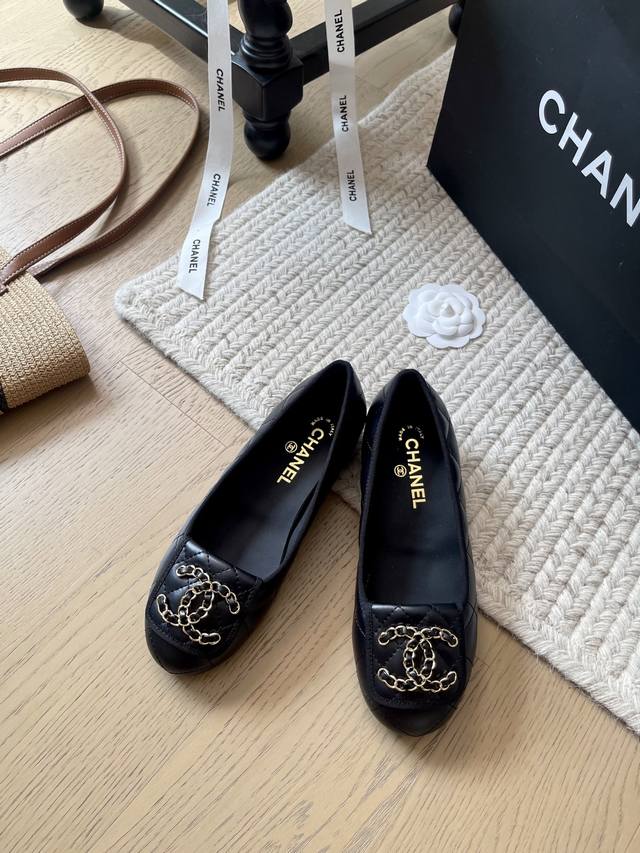 chanel 25K新款早春新款单鞋！ 顶级版本！抢先发售 鞋面牛皮 内里垫脚羊皮 真皮大底 码数：35-40 定制不退不换