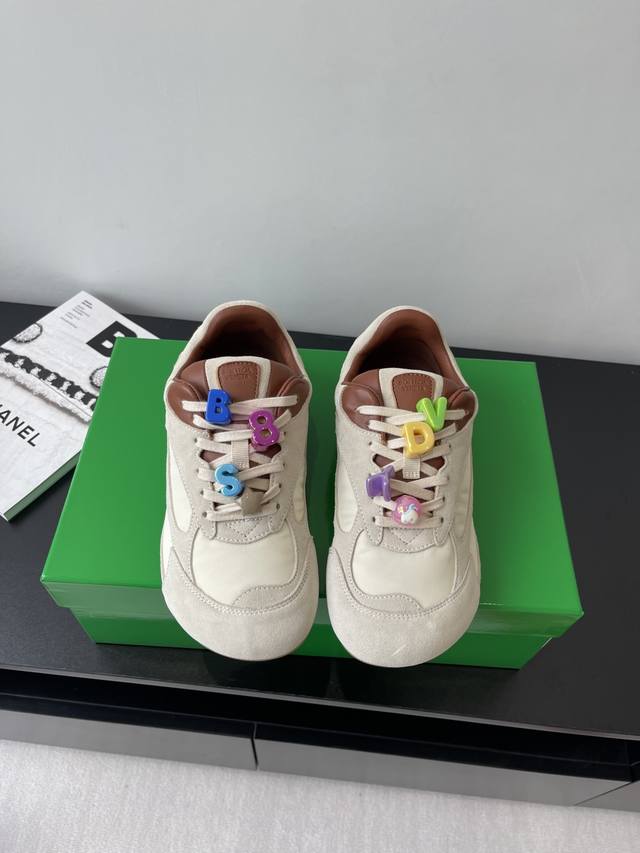 原版开模配饰 女款 男款 Bottega Veneta 葆蝶家 Bv最新款Orbit系列 复古休闲运动鞋 情侣款 Bottega Veneta 以 90年代自由