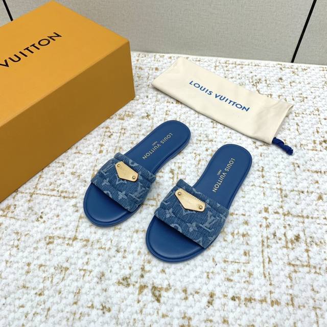 出厂 高版本 Louisvuitton 25 春夏新款 村上隆联名 平底凉拖 很难不怀疑是不是借鉴了唐朝的唐三彩作为基础，创新成Lv经典标志Logo，采用彩色以