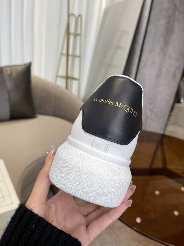 羊皮里 女 男 码数34-40 牛皮里 女 男 码数38-44 麦昆高品质顶级版Alexander Mcqueen 经典明星爆款百搭小白鞋 已升级，全新一代新楦