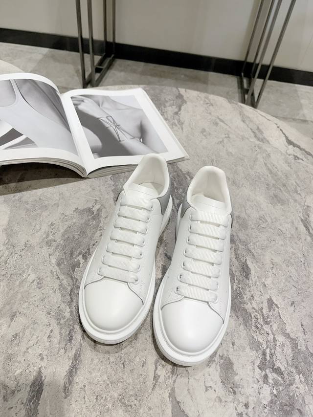 新色-灰色皮尾 羊皮里 女 男 码数34-40 牛皮里 女 男 码数38-44 麦昆高品质顶级版Alexander Mcqueen 经典明星爆款百搭小白鞋 已升