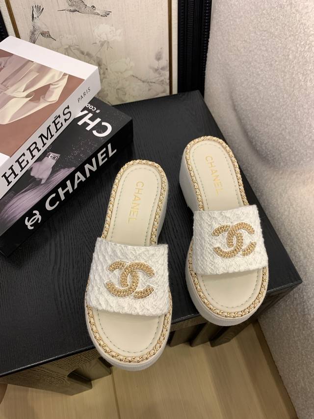 现货发售 *25 专柜 正品级 版本！！ 官方目录： 码数：35、36、37、38、39 34 40 41 需要定做跟客服 沟通 均配有意大利正品包装