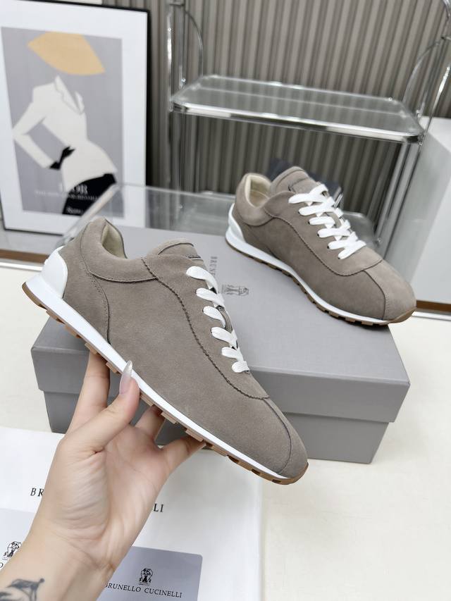 bc礼物早春新品]Brunello Cucinelli 女士小牛皮拼接休闲运动鞋 舒适百搭 装饰镶珠运动鞋 鞋面：一比一复刻高丝光、牛皮拼接特殊材料 搭配五金链