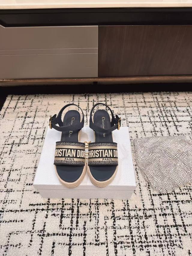 代购级 Dior 迪奥 25Ss 春夏新款 Ivieta Dway 渔夫凉鞋 Cd字母Logo立体刺绣厚底圆头露趾拖鞋 原版开发市面顶级版本，脚感柔软细腻，舒适