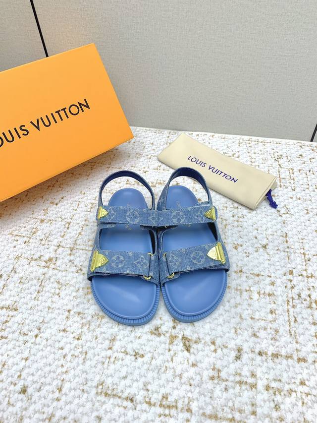 出厂 高版本 Louis Vuitton 路易威登 最新时尚休闲半凉鞋～代购级当季最新潮品 众多博主纷纷种草，入购原版开模定制 镂空组合设计与应用语言学硕士专业