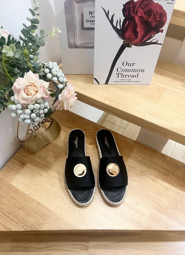 saint Laurent 圣罗兰 2025年 早春 拖鞋Logo渔夫鞋 Ysl标志、麻绳中底和内底。 收起 真丝 橡胶鞋底 码数：36-41 西班牙制造
