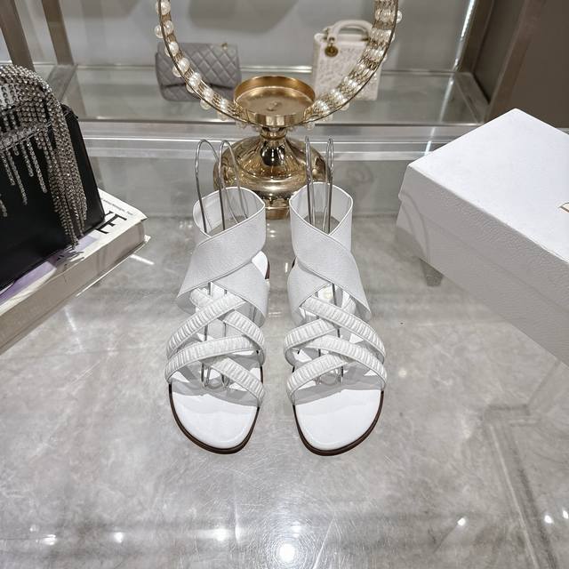出厂 Dior*迪奥D家2025Ss春夏新款仙女凉鞋 1:1原版复刻 市面上最高版本 各路时尚博主刷爆小红书！超时髦又充满高级感的单品！轻松打造造高端Look