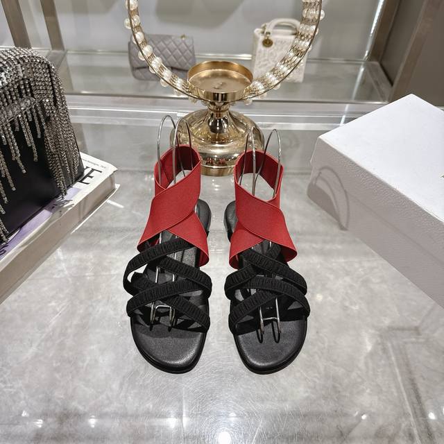 出厂 Dior*迪奥D家2025Ss春夏新款仙女凉鞋 1:1原版复刻 市面上最高版本 各路时尚博主刷爆小红书！超时髦又充满高级感的单品！轻松打造造高端Look