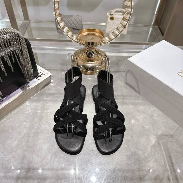 出厂 Dior*迪奥D家2025Ss春夏新款仙女凉鞋 1:1原版复刻 市面上最高版本 各路时尚博主刷爆小红书！超时髦又充满高级感的单品！轻松打造造高端Look