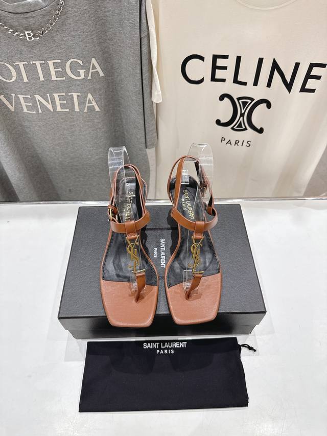 高版本出厂 Saint Laurent*～圣罗兰Ysl 25Ss夏季全新走秀款小高跟夹脚凉鞋 全新鞋型 唯有Ysl最懂女人心，不接受反驳，超级无敌女人味神器，女