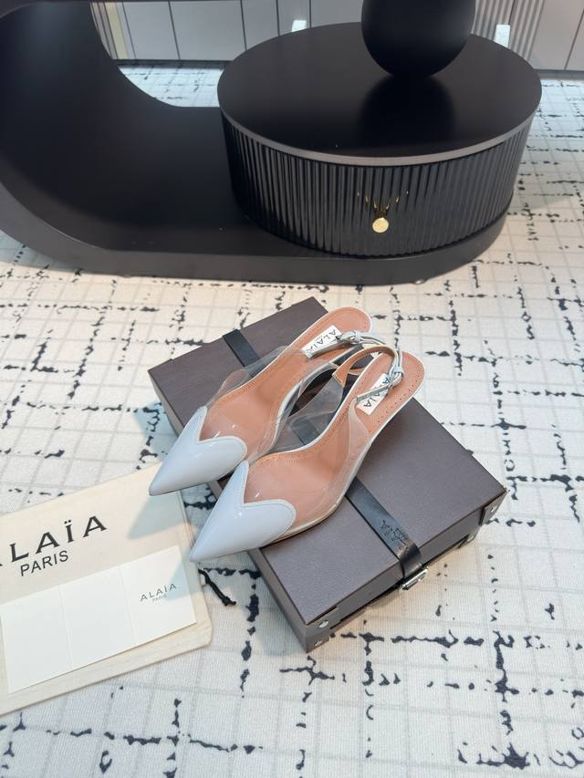 顶级版本新款最新爆品小红书火推Alaia High Love爱心细跟凉拖系列！ “Designerofdesigners”更影响着很多人的风格！这些Alaia的