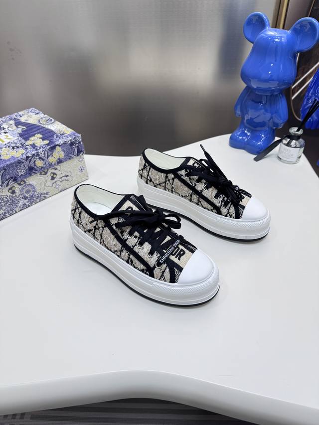 出厂： 2025Ss Dior Oblique 穿孔科技迪奥针织厚底运动鞋 市面上唯一对版高端品质 原版拆解开发，每个细节都不放过， 真正意义上的原版复刻， 鞋