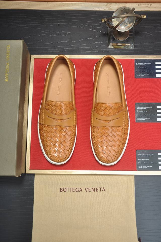 出厂价p Botteg Venetta Bv 全牛皮内里 独家新款 官网新款 鞋面以上乘的顶级小牛皮制作 细腻的手感 流淌奢华的质感 为精致男士量身制作 铸就高