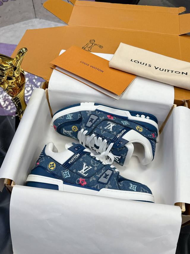 工厂p价p 飞机盒10 原版开发 品质出货 欢迎对比 Lv板鞋系列 lv Trainer Maxi运动鞋将成衣系列的宽松廓形引入Virgilabloh笔下的Lv