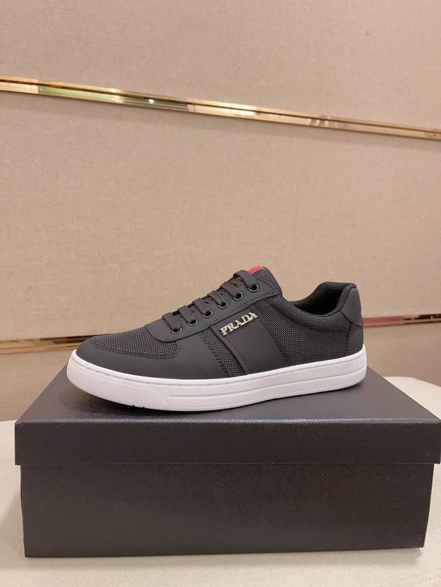 普拉达 官网最新款休闲时尚男鞋 爆款版型简洁大气 潮男专属.独有的官网最新品牌元素元素古奇原版装饰 时尚又大方 面料原版牛皮透气内里 官网指定耐磨休闲大底 专柜