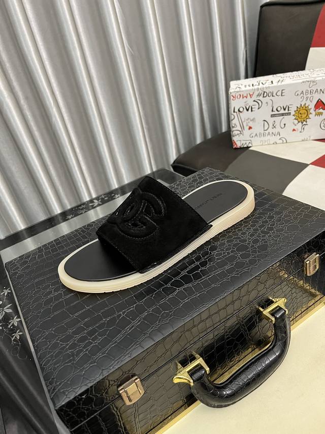 出厂价pp Dg 新款Dg男士休闲拖鞋 杜嘉班纳力推新品 官网限定款 进口定制原版pvc材质 一体成型Tpu大底 码数 38 466色可选