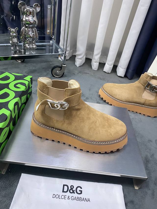 商品商标: Dolce&Gabbana 杜嘉&班纳 正码码数: 35-44 45 46定做 商品材料: 鞋面意大利牛皮鞋面 羊皮垫网毛布内里 鞋底 原厂特供原版
