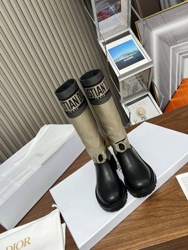 p直销 女鞋 女装 女鞋 女装 Ss最高版本 Dior 迪奥秋冬靴复古工装靴 一脚蹬 鞋面进口小牛皮拼接最新进口科技电绣面萱型百搭瘦脚Yyds.造型立体饱满 帅