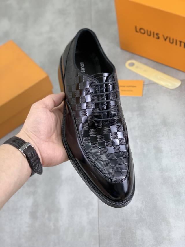 出厂价pp 实价 Louis Vuitton 水染牛里 原单 新款Lv路易威登 * 顶级版本 Lv经典皮鞋 选用进口原版小牛皮 原版真皮边条拼接耐磨高端橡胶大底