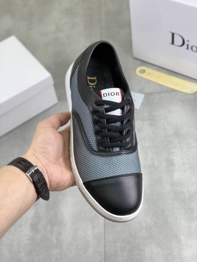工厂p价p 实价 Dior 2025迪奥原版系带低帮男鞋 经典款休闲鞋本款是官方主打经典款 质量 原厂名师制作 采用优质牛皮配原版材料舒适透气网布內里猪皮鞋垫
