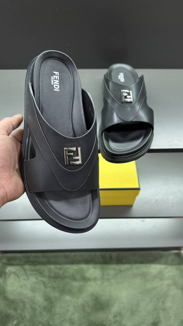 出厂价p 实价 Fendi芬迪拖鞋 男鞋高端品牌 官网1:1最新力作 原版开模定制 面料釆用进口原版材料制作 升级版大底 更轻便 防滑 市场顶级品质 简单不失品