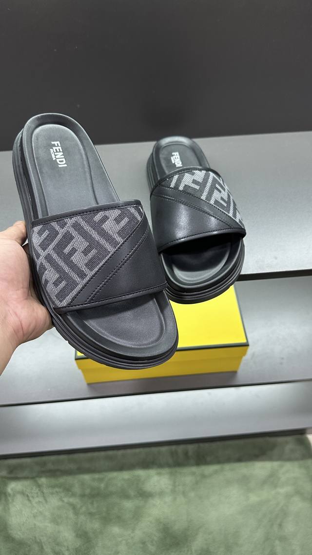 出厂价p 实价 Fendi芬迪拖鞋 男鞋高端品牌 官网1:1最新力作 原版开模定制 面料釆用进口原版材料制作 升级版大底 更轻便 防滑 市场顶级品质 简单不失品
