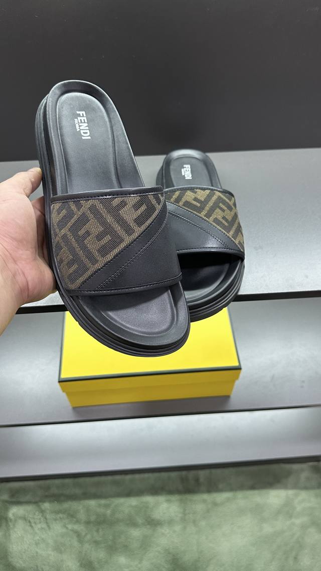 出厂价p 实价 Fendi芬迪拖鞋 男鞋高端品牌 官网1:1最新力作 原版开模定制 面料釆用进口原版材料制作 升级版大底 更轻便 防滑 市场顶级品质 简单不失品