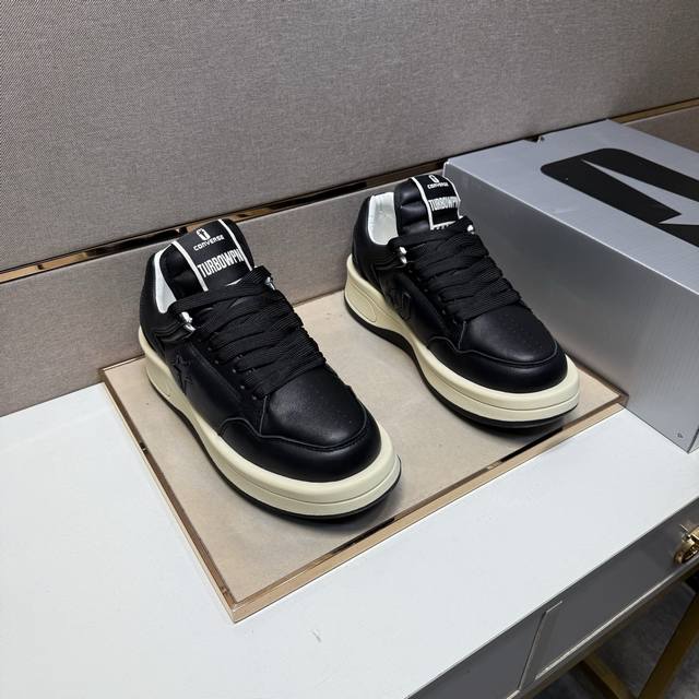 出厂价pp 匡 情侣装休闲鞋 2025Z柜同步发售 码数:女35-39 男38-44# 2个颜色鞋面选用牛皮拼接羊皮内里 舒适透气 鞋底 原版舒适耐磨大底 实物
