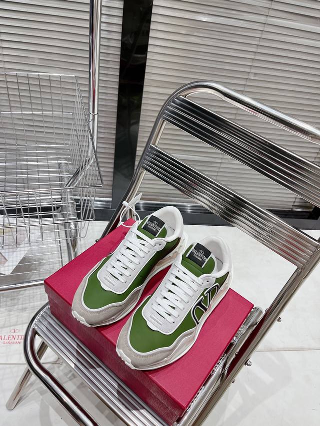 Valentino 码数:39 44 38.45定做 华伦天奴 运动鞋系列 valentino华伦天奴V家 新款Netrunner系列 休闲 气垫 情侣运动鞋