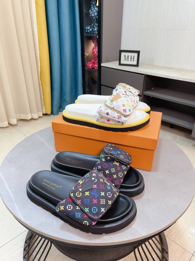 出厂价p Lv-路易威登 新品男士拖鞋 高端精品 鞋面精致压花Logo装饰 精细做工 鞋底超软 休闲宽松舒适型 夏季必入哦 size 35-44