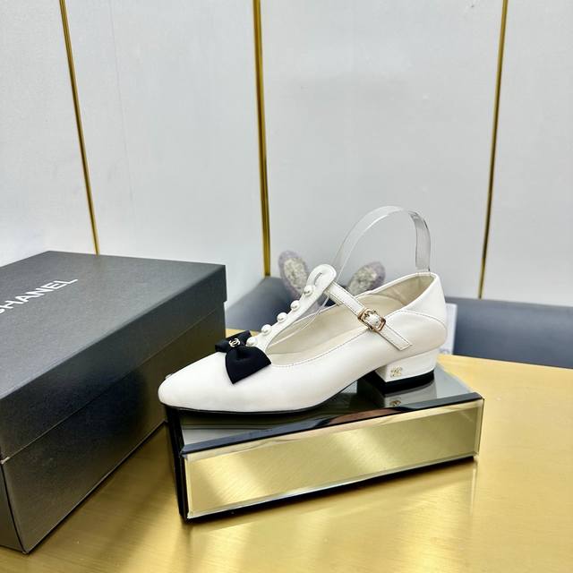 厂价 chane*小香C家2025 S 早秋新款 小香家今年最火的尖头单鞋 专柜根本一鞋难求 尖头设计 呆萌可爱 穿起来就是甜美女孩 真的特别又时尚 流畅的鞋型