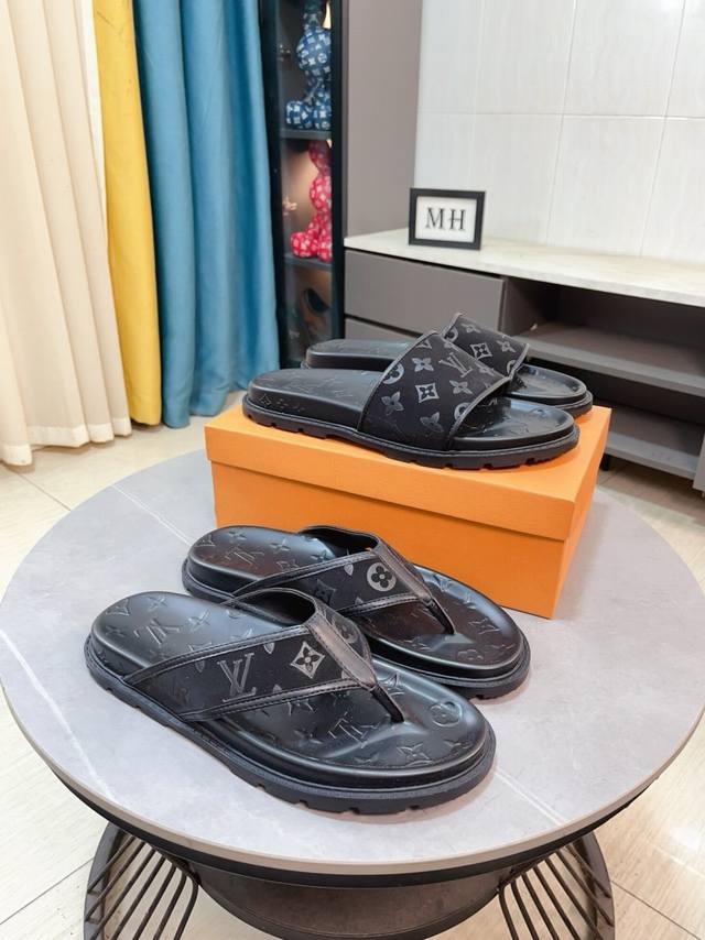 出厂价p Lv-路易威登 新品男士拖鞋 高端精品 鞋面精致压花Logo装饰 精细做工 鞋底超软 休闲宽松舒适型 夏季必入哦 size 38-44